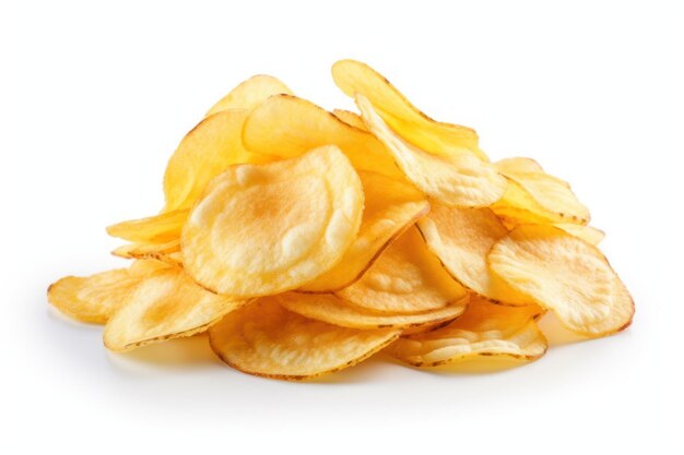 Smakelijke chips op witte achtergrond