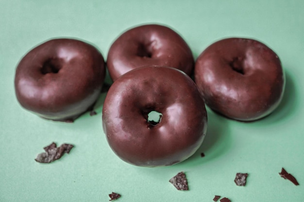 smakelijke chocolade donuts voor het ontbijt ongezond eten