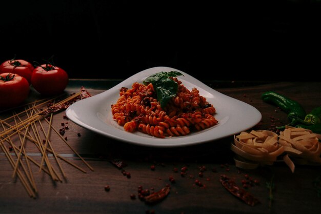 Smakelijke smakelijke klassieke Italiaanse pasta met een heerlijke saus