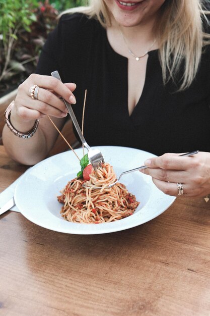 Smakelijke smakelijke klassieke Italiaanse pasta met een heerlijke saus