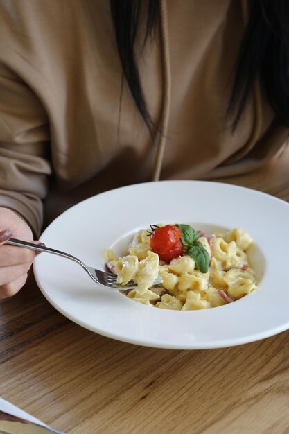 Smakelijke smakelijke klassieke Italiaanse pasta met een heerlijke saus.