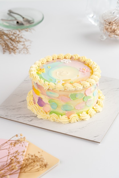 한국식 케이크와 함께 생일 선물로 작은 도시락 케이크