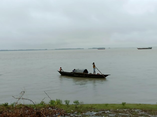 Photo small boat with river i river scenery