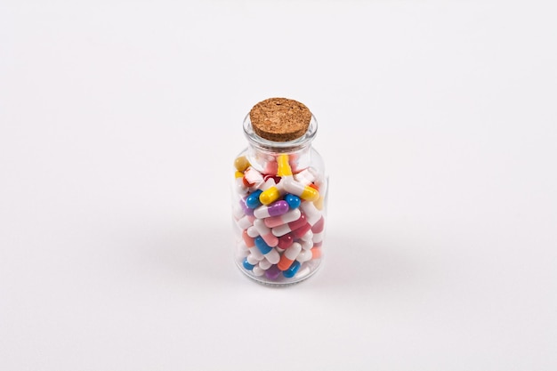 Photo a small bottle of candy with a cork in the middle.