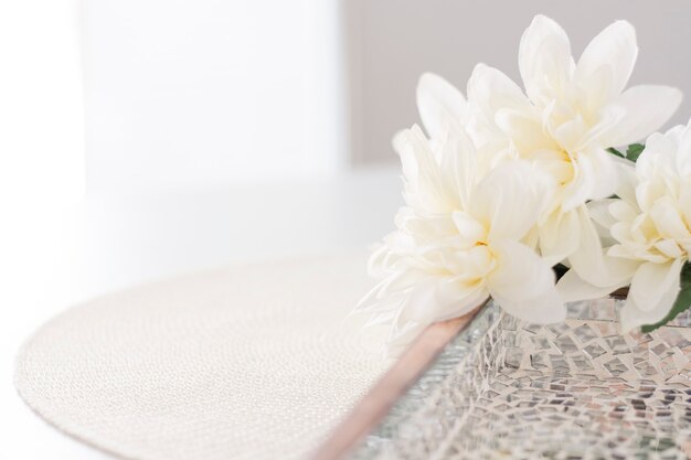 Photo small buddha, badth, spa on white background