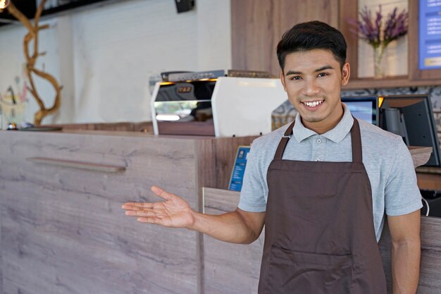 中小企業の店のオーナー