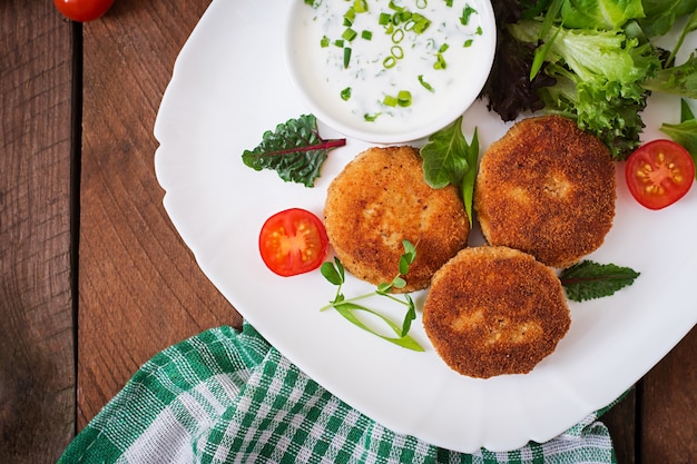 Small chicken cutlet with vegetables on a plate