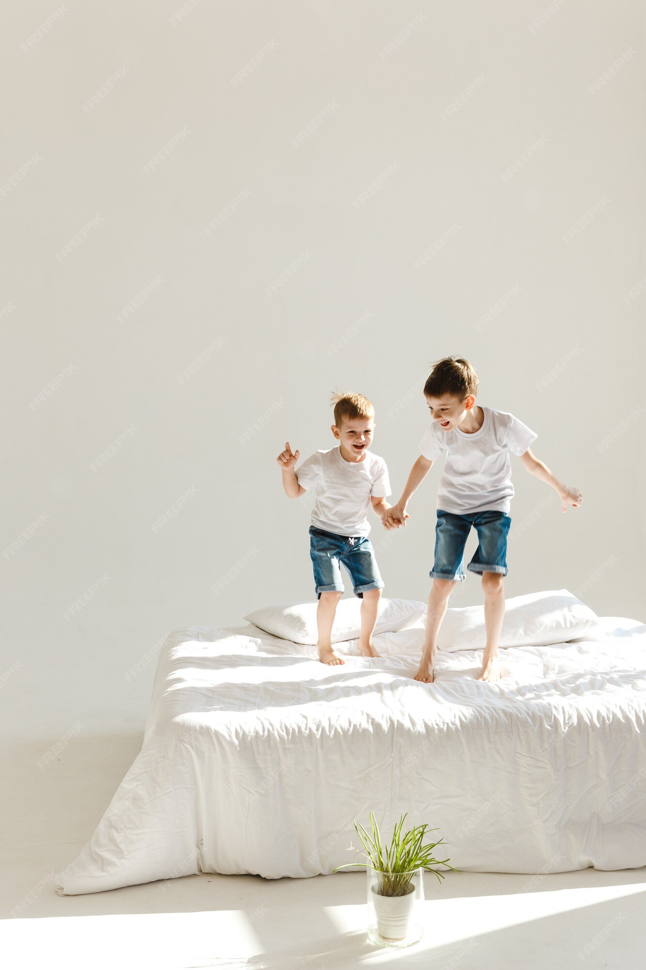 10 simple tips for photographing your child jumping on the bed