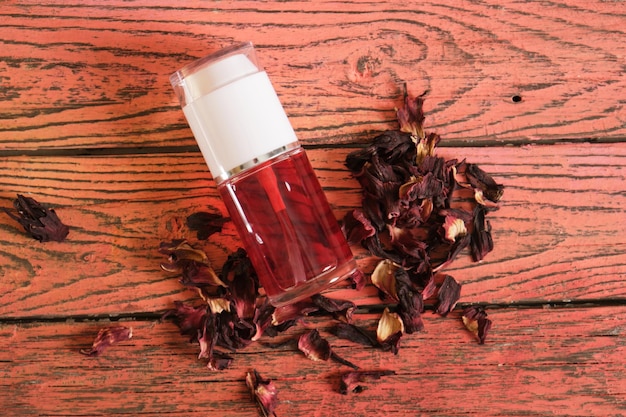 Photo small clear spray bottle with hibiscus petal tonic