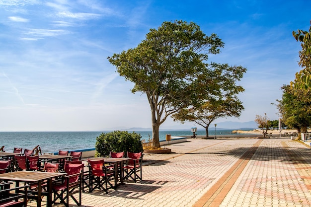 Photo the small coastal village and port of fanari greece  the long beach has been awarded the blue flag