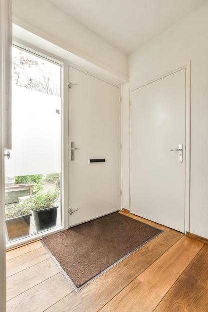 Photo small corridor with doors