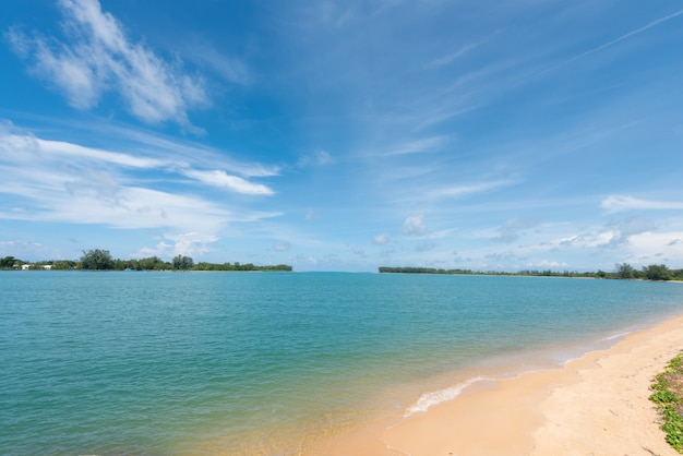 Foto piccolo estuario sul mare di phuket