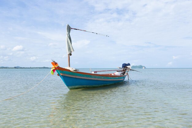 Photo small fishing boat