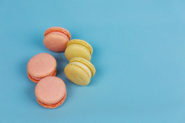 Piccola pasticceria francese amaretti francesi dolci e colorati cartolina d'epoca