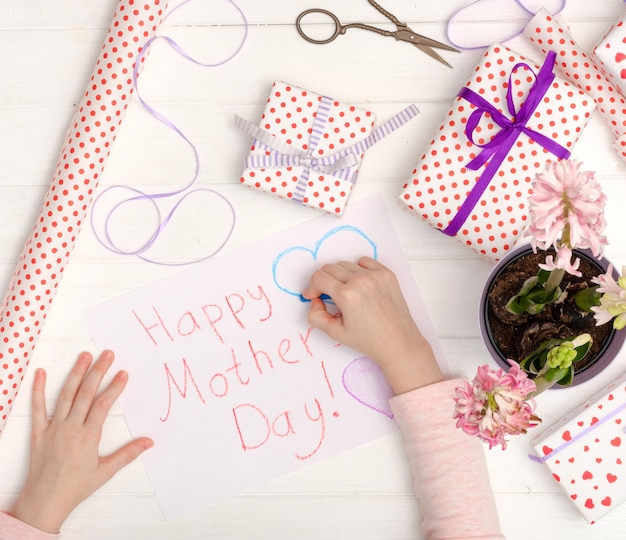 Small girl drawing a greeting card