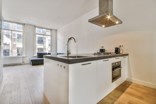 Small kitchen area with kitchen unit