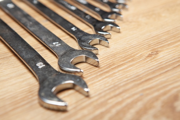 Small to large wrenches on the table