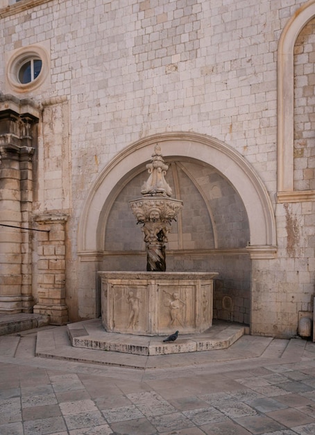 Маленький фонтан Онофрио в Старом городе Дубровника, Хорватия
