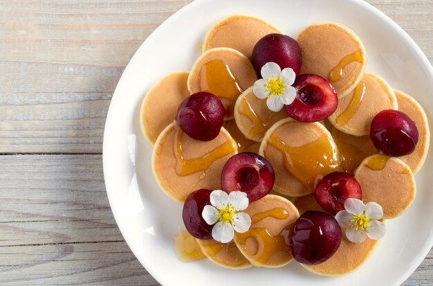 Small pancakes with cherries