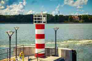 Photo small striped lighthouse in klaipeda