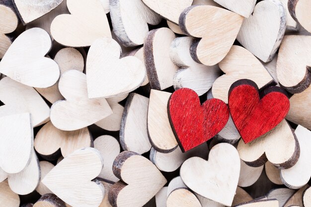 Photo small wooden heart shapes