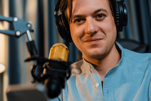 Smart broadcaster creating facial portrait on live social media pecuniary