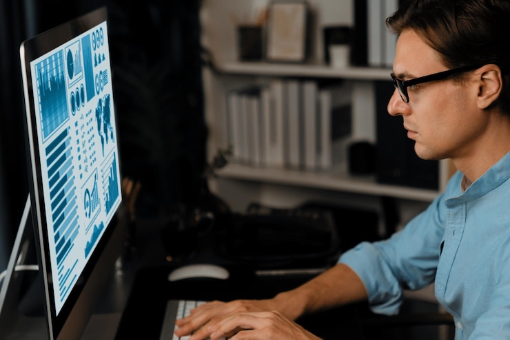 Photo smart businessman analyzing business paragraph marketing analysis pecuniary