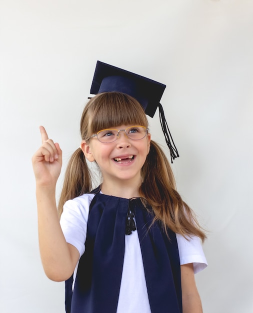 Photo the smart cute student girl on a gray background