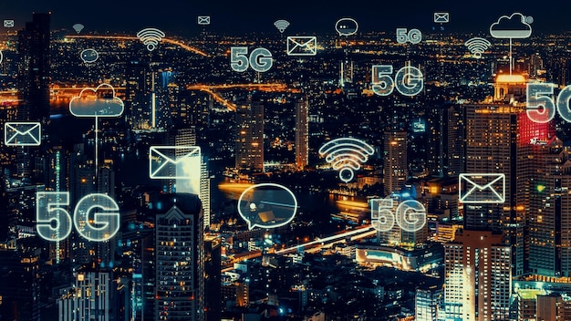 연결 네트워크를 보여주는 세계화 추상 그래픽이있는 스마트 디지털 도시