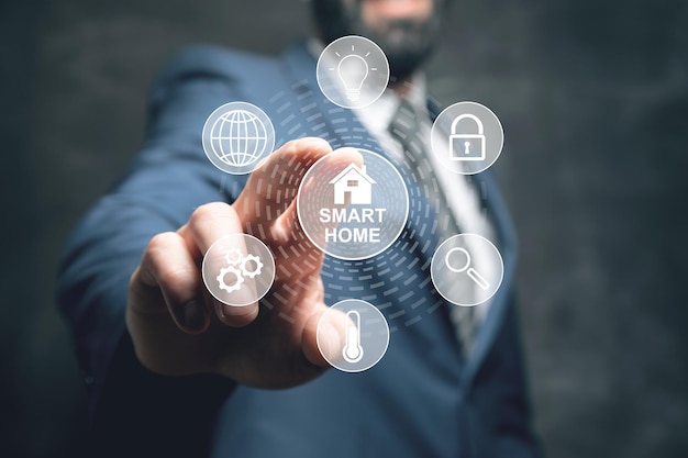 Smart home en pictogrammen op virtueel scherm