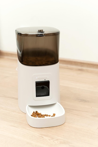 Smart pet feeder feeder with remote control and builtin camera cat food station bowl of food