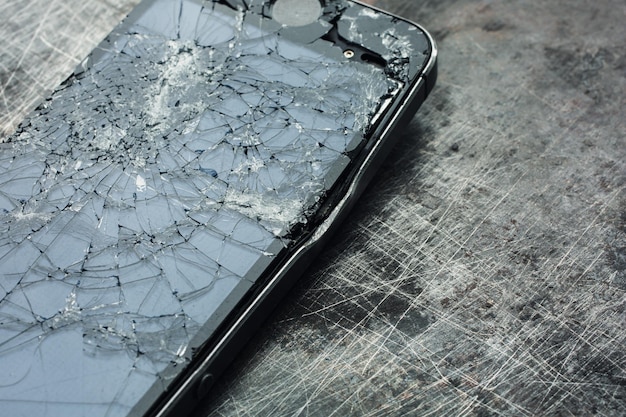 Foto smart phone met gebroken scherm