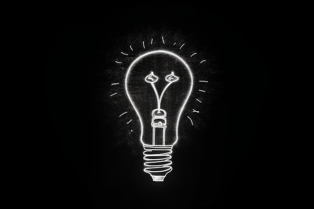 Foto concetto di strategia intelligente il disegno della lampadina sulla lavagna simboleggia una grande idea