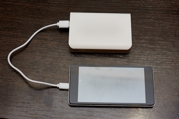 Smartphone charging with power bank 