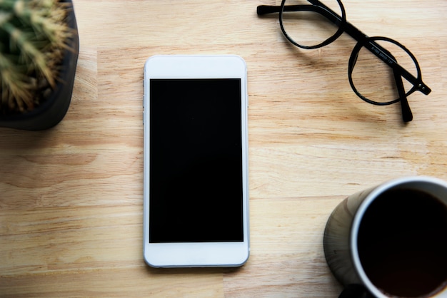 Photo smartphone coffee glasses cactus flatlay