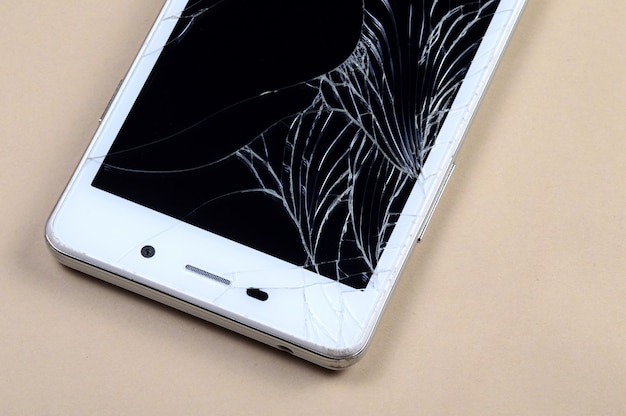 Smartphone met een gebroken scherm