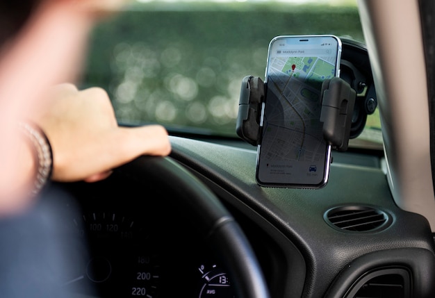 Smartphone navigation for driving