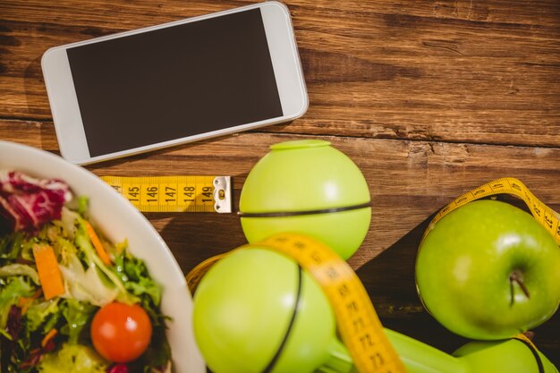 Foto smartphone con indicatori di stile di vita sano