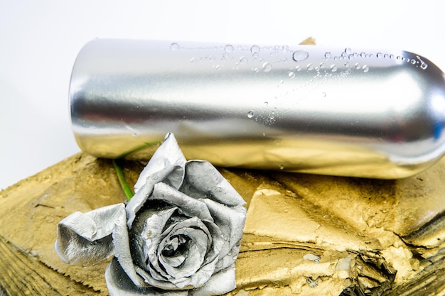 Smeden en beeldhouwen Zilvermetaal Romantische date Verjaardagscadeau Zilveren mode Alcoholdrank Luxe wijn Metallic zilverkleur Wijnmakerijconcept Bloemenwijn Metalen bloem in stalen zilveren fles