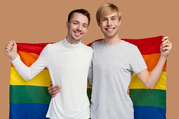 Photo smiley gay couple with lgbt symbol