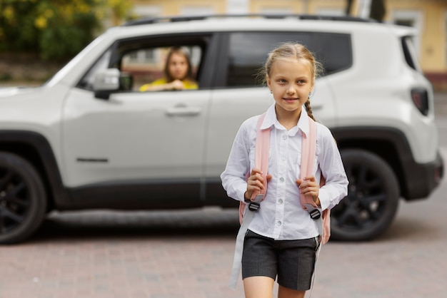 Photo smiley girl going to school front view