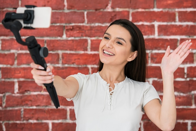 Photo smiley woman recording a video