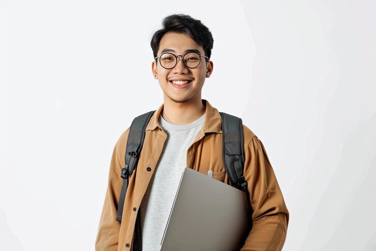 Photo smiling asian student with backpack and laptop posing for photo