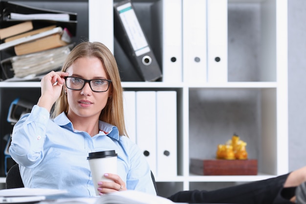 Smiling business woman drinking coffee