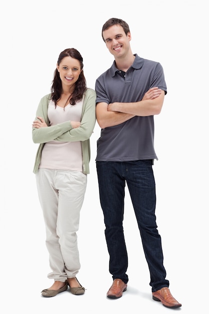 Photo smiling couple crossing their arms