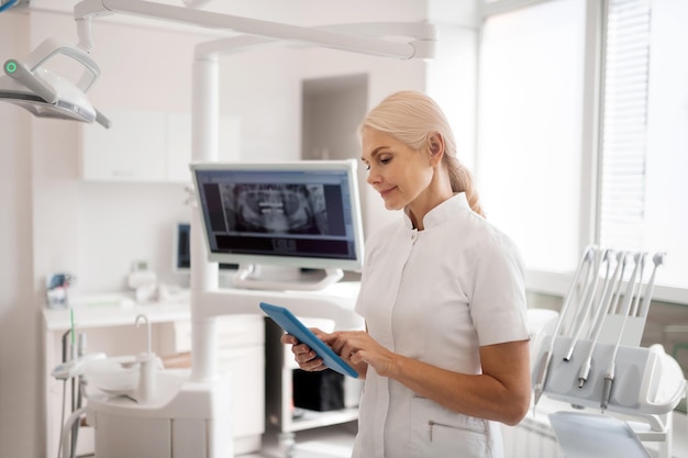 Smiling dentist messaging her assistant asking about patients