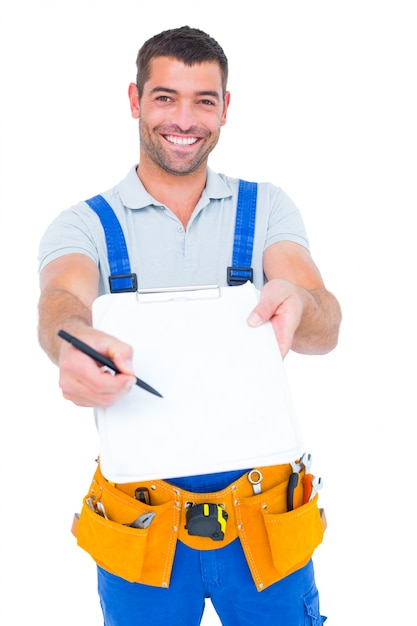 Photo smiling handyman giving clipboard for signature