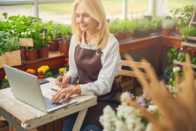 Smiling lady working at a wooden desk