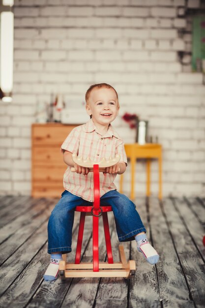 Photo smiling little boy