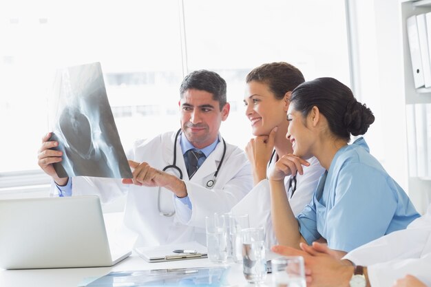 Photo smiling medical team analyzing xray